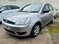 Usado Ford Fiesta Style 75 HP (55 kW) 2005 Prateado Citadino