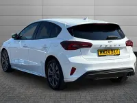 Used Ford Focus ST-Line 123 HP (90 kW) 2024 Frozen white Hatchback