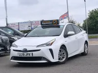 Used Toyota Prius Active 122 HP (89 kW) 2019 White Hatchback