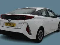 Used Toyota Prius Business Edition 122 HP (89 kW) 2021 White Hatchback