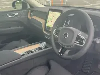 Nuevo Volvo XC60 Plus 250 CV (183 kW) 2026 Gris SUV