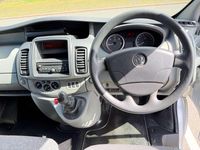 Second-hand Vauxhall Vivaro 115 CP (84 kW) 2011 Argintiu Monovolum