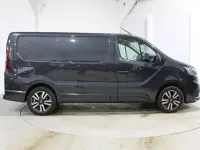 Usado Renault Trafic 150 HP (110 kW) 2022 Cinzento