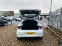 Used Renault Clio Iconic 90 HP (66 kW) 2022 White Hatchback