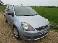 Usado Ford Fiesta Zetec 75 HP (55 kW) 2006 Azul Citadino