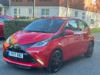 Usado Toyota Aygo X-play 69 HP (50 kW) 2017 Vermelho Citadino