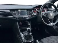 Used Vauxhall Astra Active 150 HP (110 kW) 2019 White Hatchback