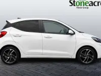 Used Hyundai i10 Premium 67 HP (49 kW) 2022 White Hatchback