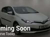 Used Toyota Auris Hybrid 136 HP (100 kW) 2016 White Hatchback