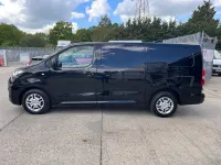 Second-hand Vauxhall Vivaro Sportive 150 CP (110 kW) 2022 Negru Monovolum