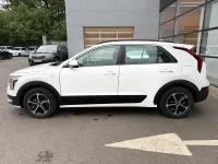 Used Kia Niro 2025 White pearl SUV