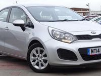 Usado Kia Rio Air 85 CV (62 kW) 2014 Plateado Utilitario