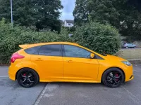 Used Ford Focus Style 250 HP (183 kW) 2013 Yellow Hatchback