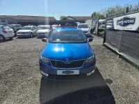 Usado Skoda Rapid Sport 105 HP (77 kW) 2014 Azul Citadino