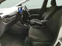Begagnad Ford Fiesta Titanium 100 HK (73 kW) 2023 Vit Halvkombi