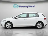 Używany VW Golf VIII S 130 KM (95 kW) 2023 Biały Hatchback