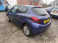 Used Peugeot 208 Allure 110 HP (80 kW) 2016 Blue Hatchback