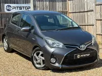 Used Toyota Yaris 101 HP (74 kW) 2015 Grey Hatchback