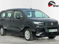 Używany Vauxhall Combo Design Edition 100 kW (136 KM) 2024 Czarny Minivan