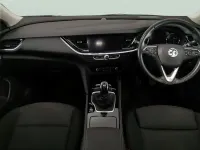 Używany Vauxhall Insignia Edition 122 KM (89 kW) 2022 Czerwony Hatchback