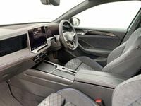 New VW Passat R-line 150 HP (110 kW) 2025 Green Estate