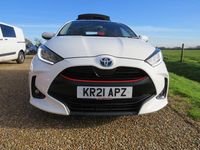 Used Toyota Yaris Hybrid Design 114 HP (83 kW) 2021 White Hatchback