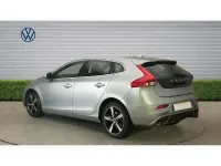 Begagnad Volvo V40 R-Design 122 HK (89 kW) 2018 Silver Halvkombi
