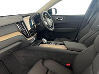 Novo Volvo XC60 Plus 350 HP (257 kW) 2026 Prateado SUV