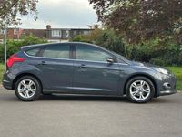 Usado Ford Focus Zetec 2013 Cinzento Citadino