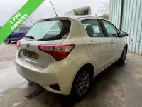 Begagnad Toyota Yaris 69 HK (50 kW) 2017 Vit Halvkombi