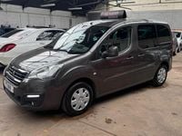Used Peugeot TePee Active 100 HP (73 kW) 2016 Grey MPV