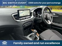 Usado Kia Ceed 138 HP (101 kW) 2025 Preto Citadino