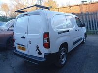 Second-hand Vauxhall Combo 100 CP (73 kW) 2024 Alb Monovolum
