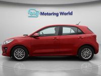 Begagnad Kia Rio 99 HK (72 kW) 2022 Röd Halvkombi