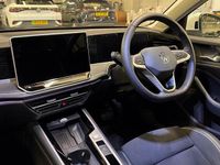 Used VW Passat Elegance 204 HP (150 kW) 2025 Pure white Estate