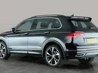 Second-hand VW Tiguan R-line 245 CP (180 kW) 2023 Negru SUV
