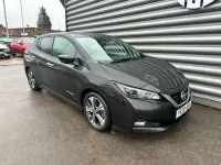 Begagnad Nissan Leaf N-Connecta 110 kW (150 HK) 2020 Svart Halvkombi