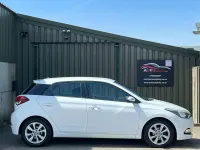 Used Hyundai i20 SE 84 HP (61 kW) 2015 White Hatchback