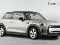 Usado Mini Cooper Classic 134 HP (98 kW) 2023 Prateado Citadino