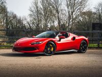 Begagnad Ferrari 296 830 HK (610 kW) 2023 Röd Cab