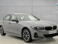 Usado BMW 330e Sport Line 288 HP (211 kW) 2023 Cinzento