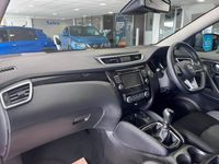 used Nissan Qashqai 1.3 DiG-T N-Connecta 5dr [Glass Roof Pack] Manual