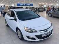 Used Vauxhall Astra 95 HP (69 kW) 2013 White Hatchback