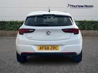 Used Vauxhall Astra Elite 150 HP (110 kW) 2019 White Hatchback