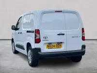 Used Toyota Proace 100 HP (73 kW) 2024 White MPV