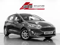 Usado Ford Fiesta Zetec 100 HP (73 kW) 2019 Cinzento Citadino