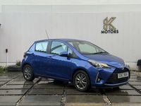 Used Toyota Yaris Hybrid 100 HP (73 kW) 2017 Blue Hatchback