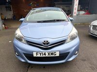 Used Toyota Yaris 99 HP (72 kW) 2014 Blue Hatchback