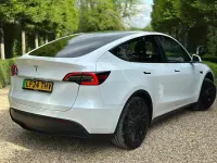 Begagnad Tesla Model Y RWD 219 kW (299 HK) 2024 Vit SUV