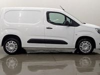 Used Vauxhall Combo Sportive 101 HP (74 kW) 2020 White jade MPV